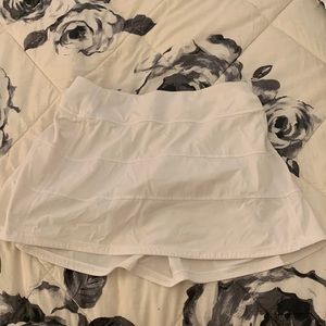 White Lululemon Pace Rival Skirt, Size 4 Long, In good condition